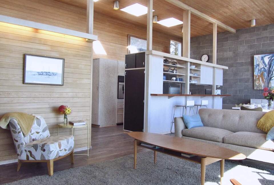Midcentury Modern Dream Over Port Townsend - Port Townsend, Washington