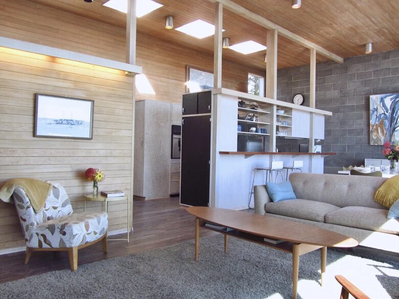Midcentury Modern Dream Over Port Townsend - Port Townsend, Washington