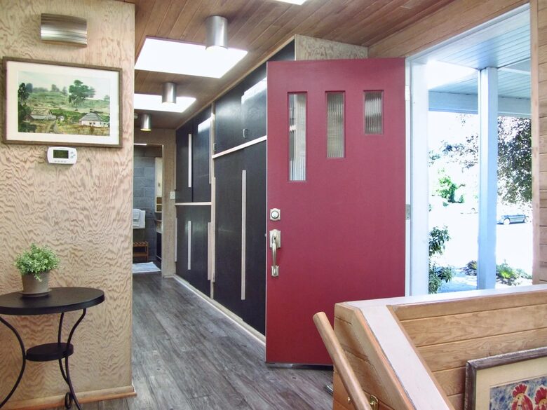 Midcentury Modern Dream Over Port Townsend - Port Townsend, Washington