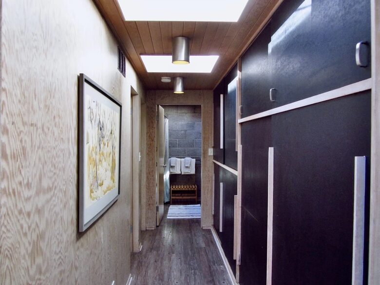 Midcentury Modern Dream Over Port Townsend - Port Townsend, Washington