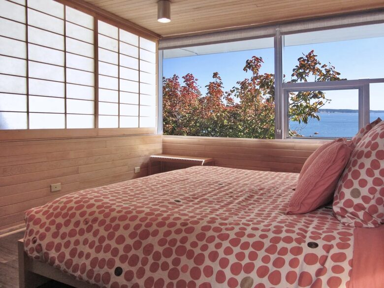Midcentury Modern Dream Over Port Townsend - Port Townsend, Washington