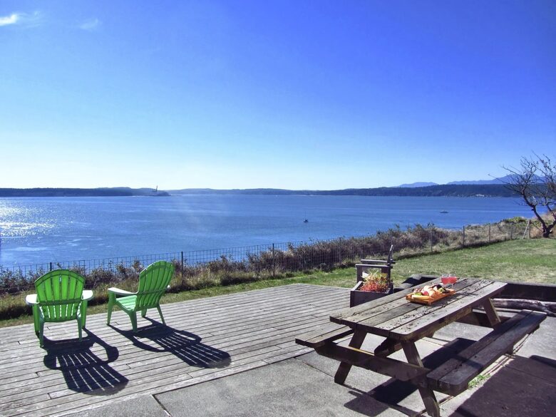 Midcentury Modern Dream Over Port Townsend - Port Townsend, Washington