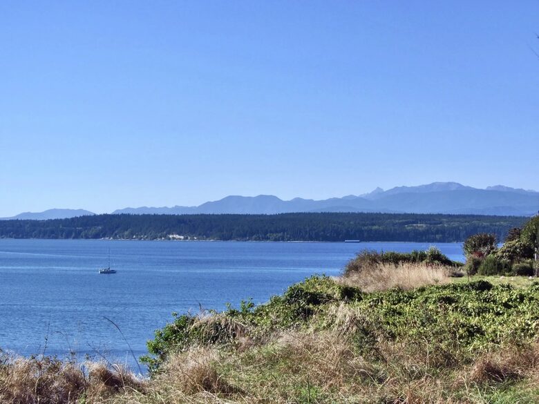Midcentury Modern Dream Over Port Townsend - Port Townsend, Washington