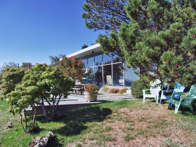 Midcentury Modern Dream Over Port Townsend - Port Townsend, Washington