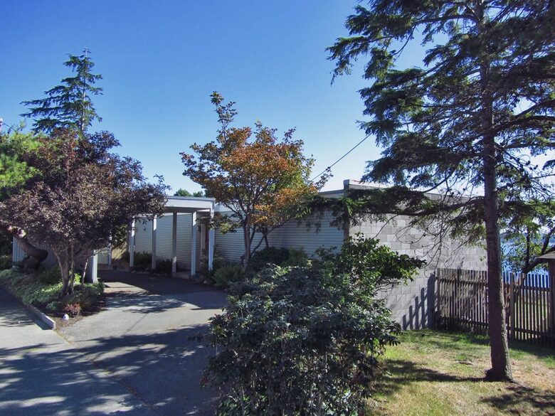Midcentury Modern Dream Over Port Townsend - Port Townsend, Washington