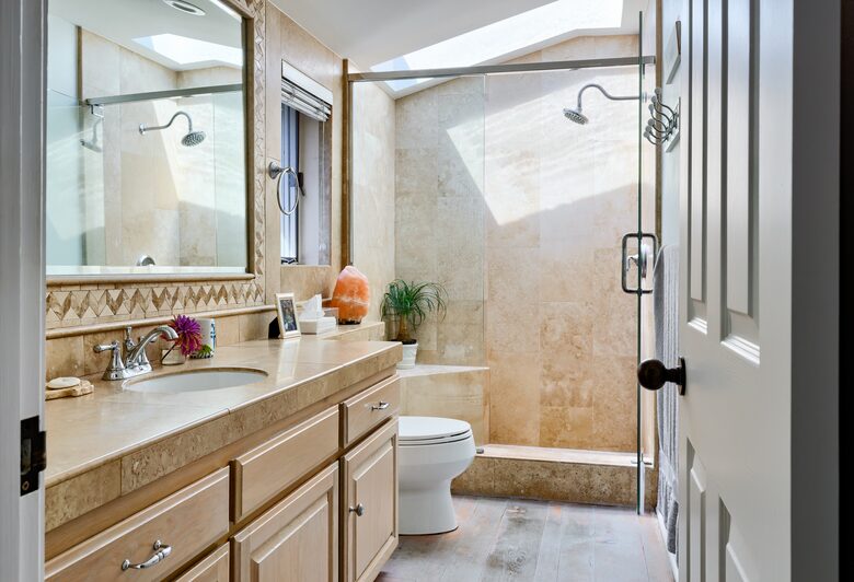 Second bedroom bath area