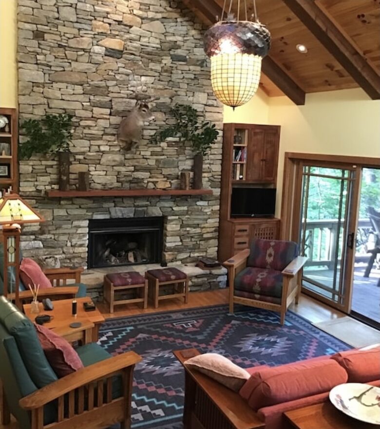 Luxury Treehouse at Water’s Edge - Sapphire, North Carolina