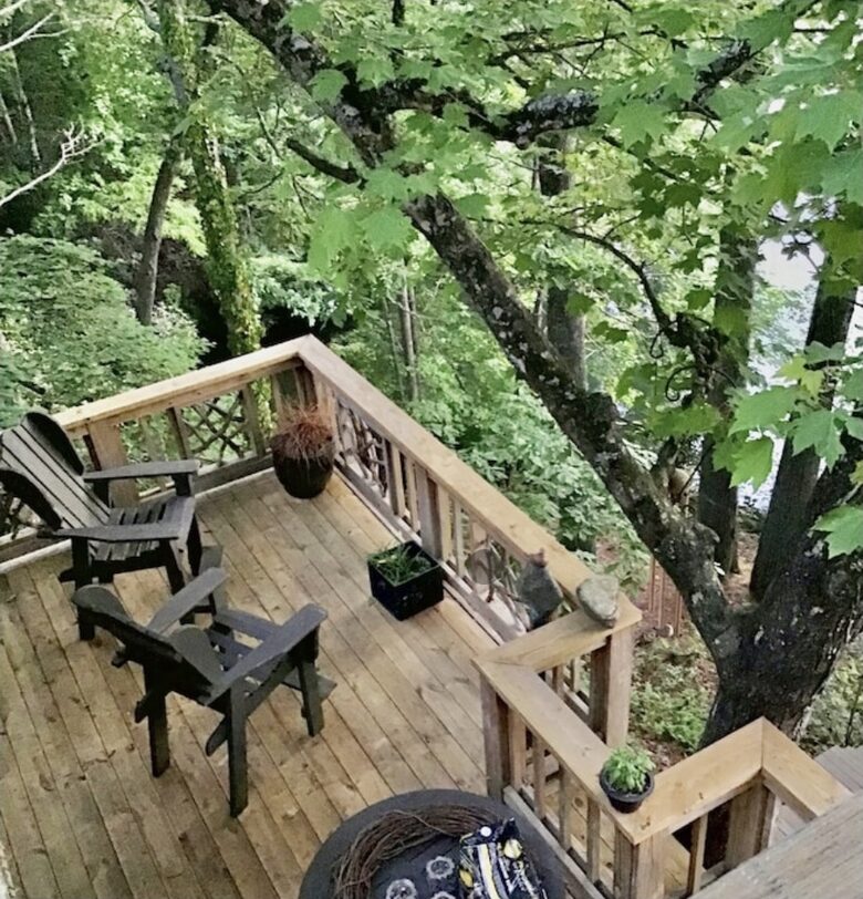 Luxury Treehouse at Water’s Edge - Sapphire, North Carolina