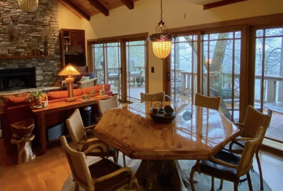 Luxury Treehouse at Water’s Edge - Sapphire, North Carolina