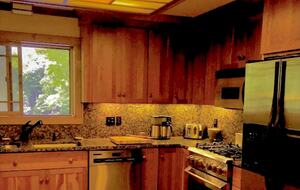 Luxury Treehouse at Water’s Edge - Sapphire, North Carolina