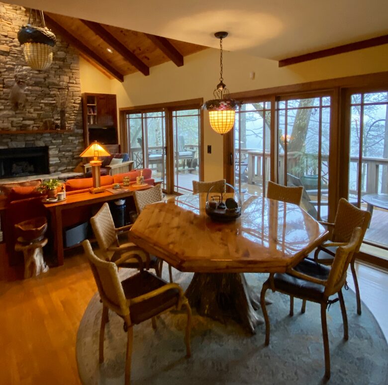 Luxury Treehouse at Water’s Edge - Sapphire, North Carolina
