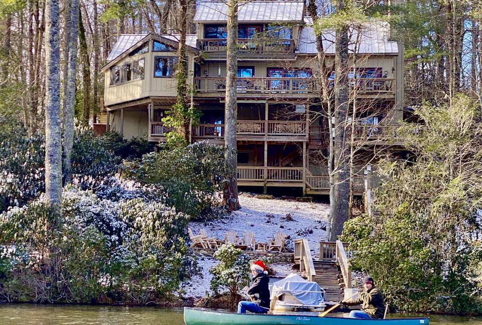 Luxury Treehouse at Water’s Edge - Sapphire, North Carolina