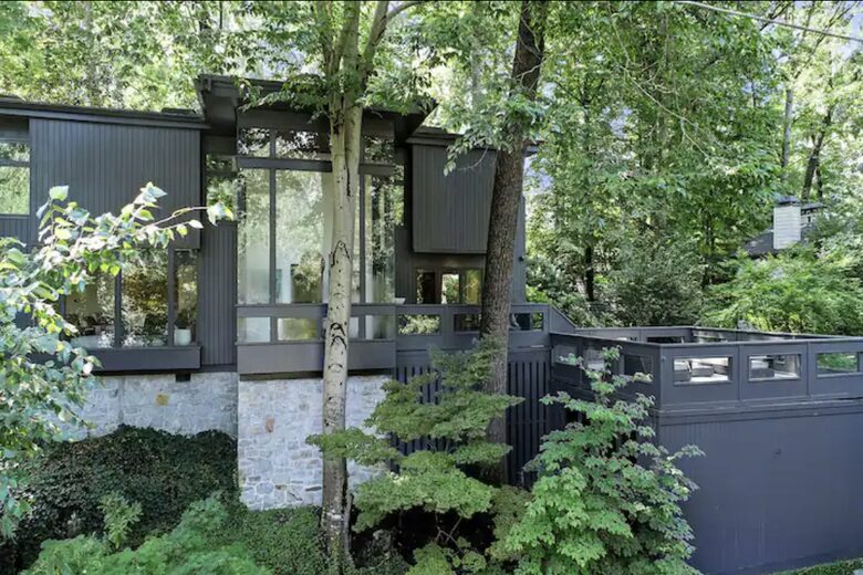 Hollywood Hills in Atlanta - Atlanta, Georgia