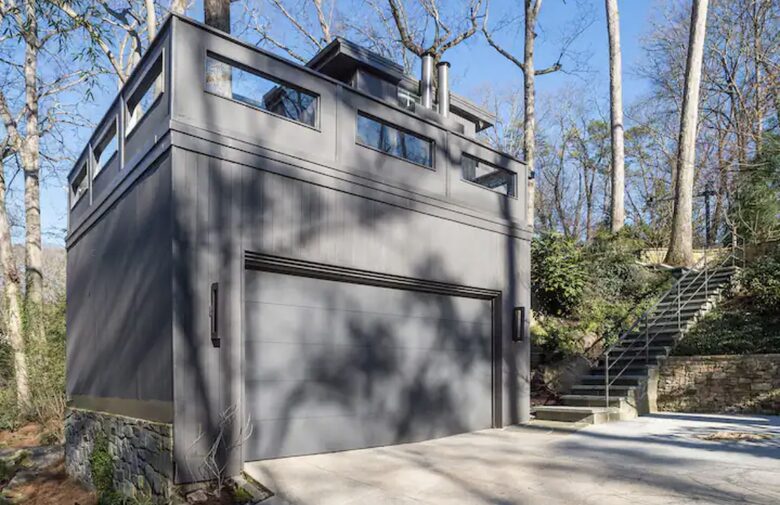 Hollywood Hills in Atlanta - Atlanta, Georgia