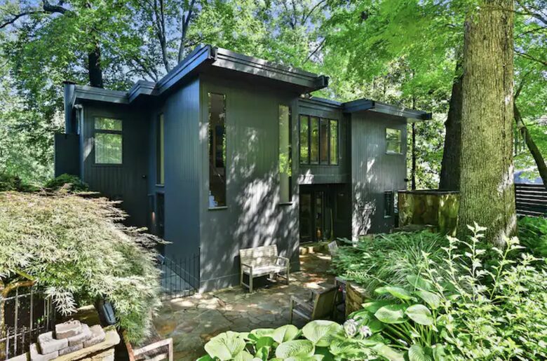 Hollywood Hills in Atlanta - Atlanta, Georgia