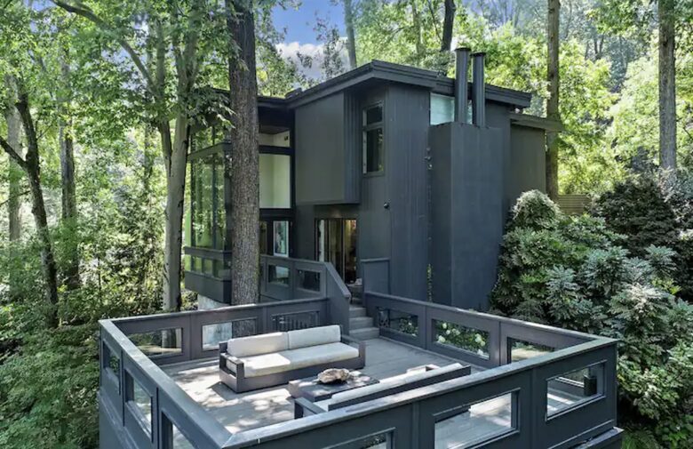 Hollywood Hills in Atlanta - Atlanta, Georgia