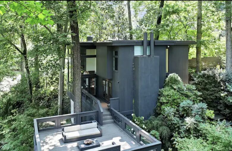 Hollywood Hills in Atlanta - Atlanta, Georgia