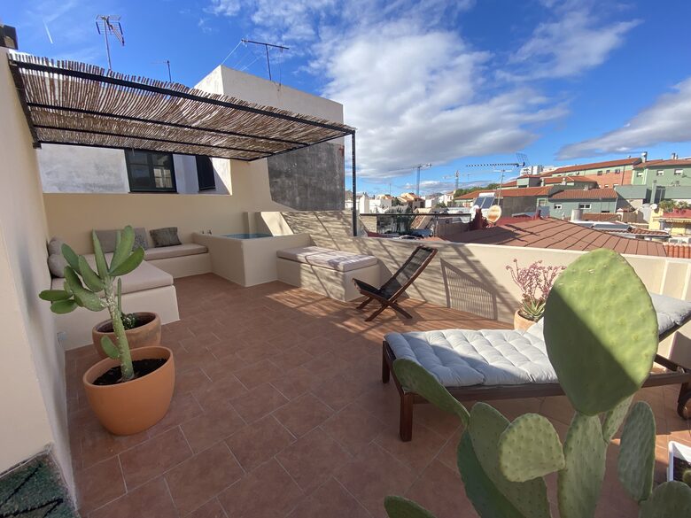 2 Bedroom Retreat In the Historic Centre - Malaga, Spain