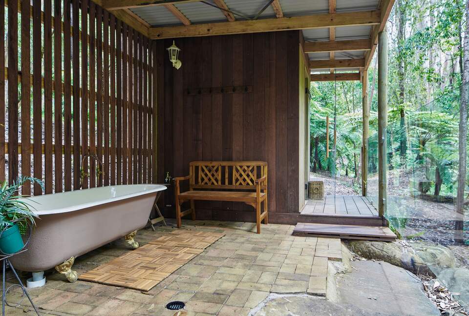 The Grand Lodge | Fernglen Forest Retreat - Mount Dandenong, Australia