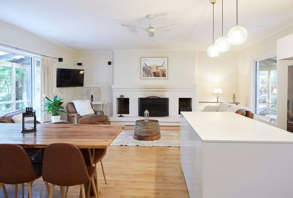 The Grand Lodge | Fernglen Forest Retreat - Mount Dandenong, Australia