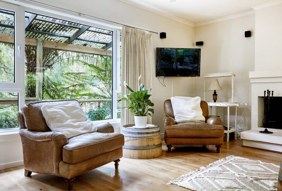 The Grand Lodge | Fernglen Forest Retreat - Mount Dandenong, Australia