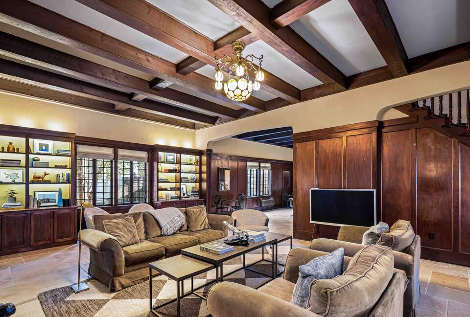 Tudor Fairytale Haven - Baton Rouge, Louisiana