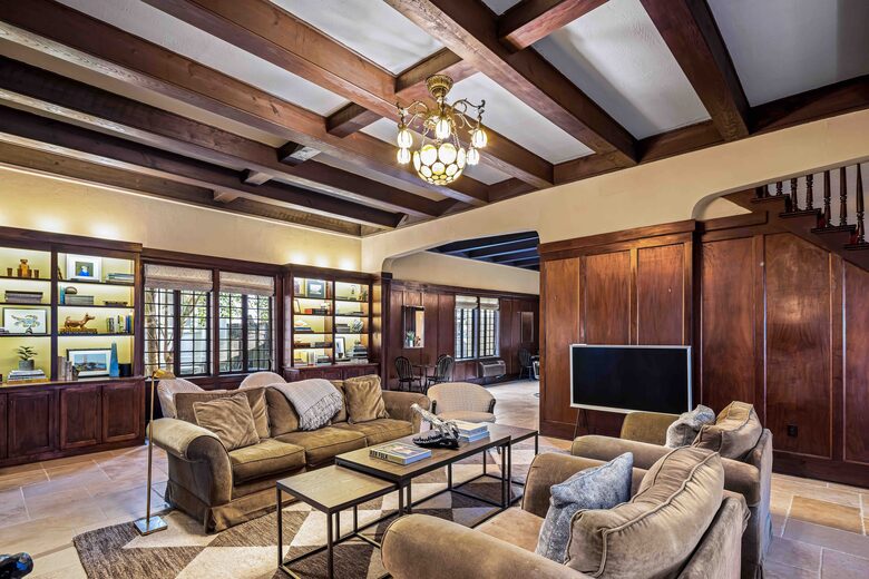 Tudor Fairytale Haven - Baton Rouge, Louisiana