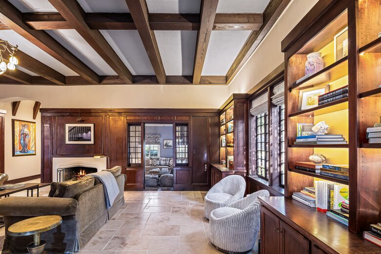 Tudor Fairytale Haven - Baton Rouge, Louisiana