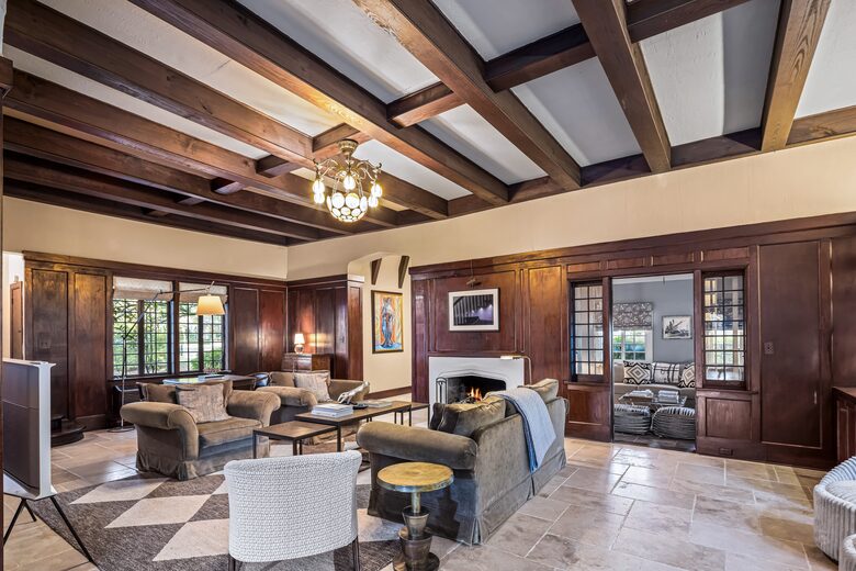 Tudor Fairytale Haven - Baton Rouge, Louisiana
