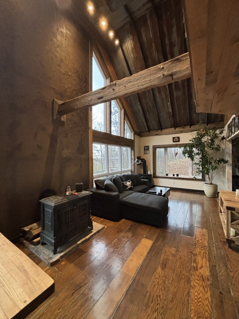 Scenic Catskills Escape: Charming House Amidst Nature’s Beauty - Saugerties, New York