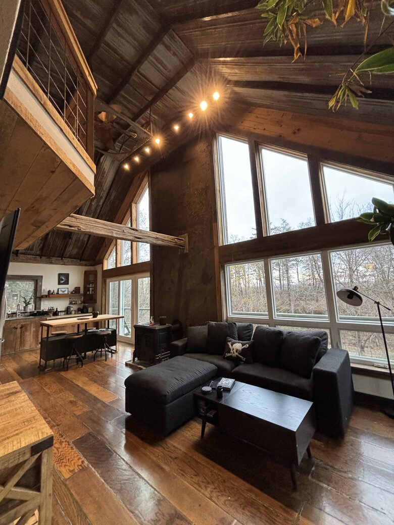 Scenic Catskills Escape: Charming House Amidst Nature’s Beauty - Saugerties, New York