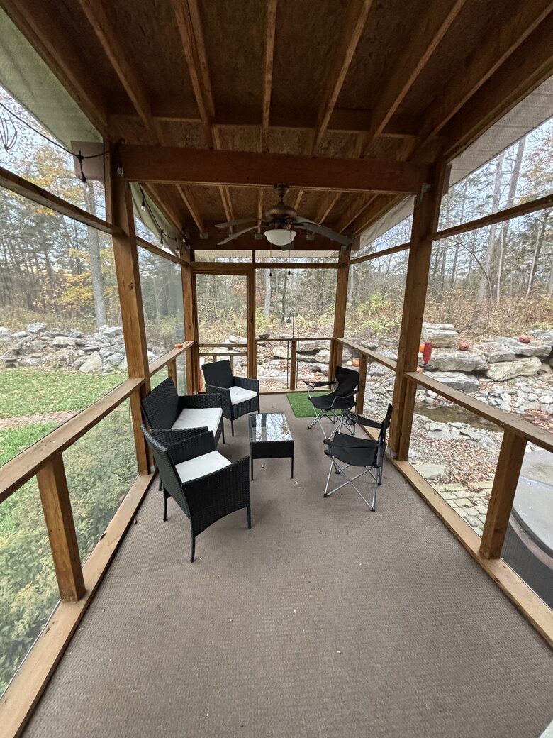 Scenic Catskills Escape: Charming House Amidst Nature’s Beauty - Saugerties, New York