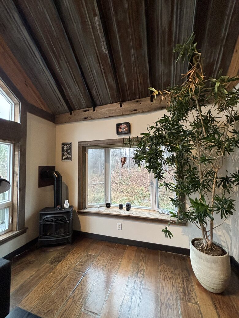 Scenic Catskills Escape: Charming House Amidst Nature’s Beauty - Saugerties, New York