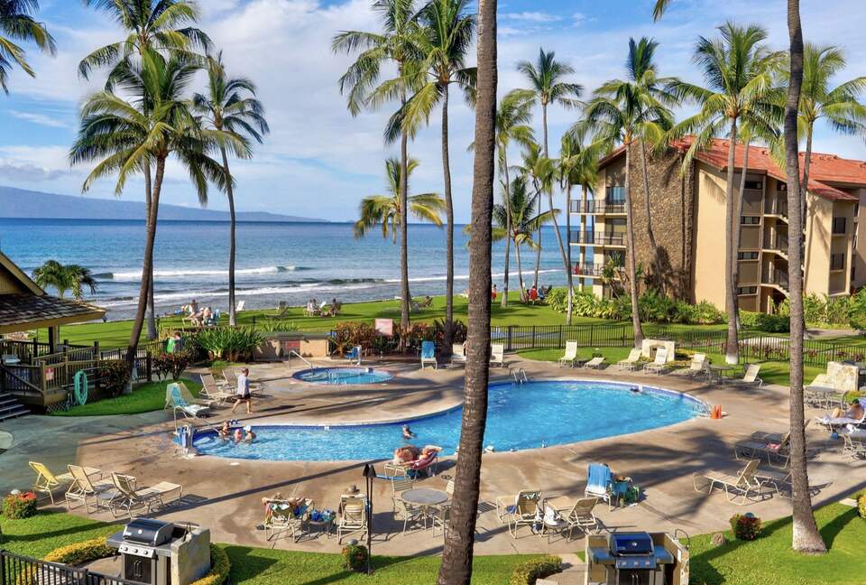 Maui Oceanfront, Stunning view!  Sunshine, Ocean Activities, Golf, Pickleball, Tennis and World Class Restaurants! - Lahaina, Hawaii
