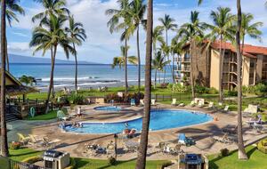 Maui Oceanfront, Stunning view!  Sunshine, Ocean Activities, Golf, Pickleball, Tennis and World Class Restaurants! - Lahaina, Hawaii