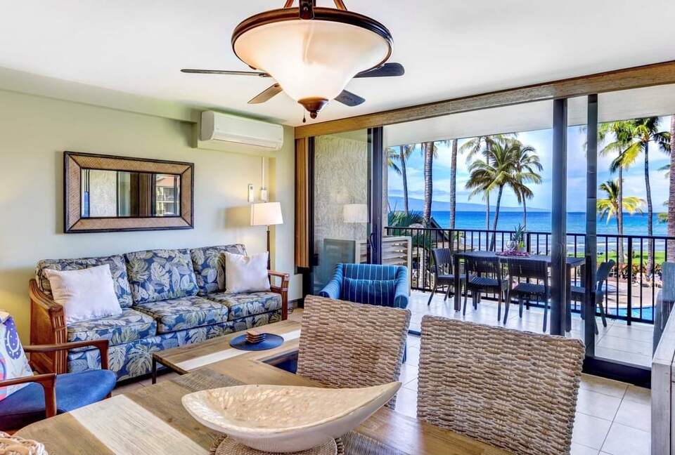 Maui Oceanfront, Stunning view! Sunshine, Ocean Activities, Golf, Pickleball, Tennis and World Class Restaurants! - Lahaina, Hawaii