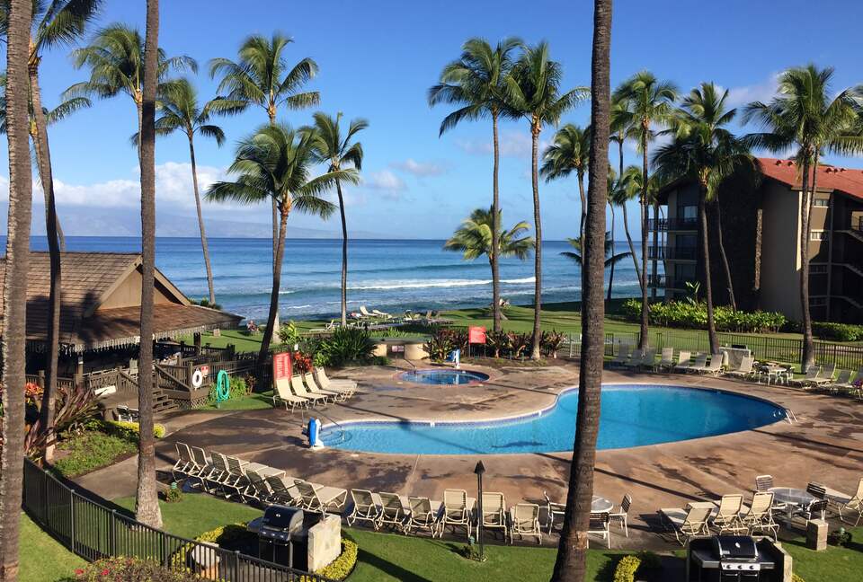 Maui Oceanfront, Stunning view!  Sunshine, Ocean Activities, Golf, Pickleball, Tennis and World Class Restaurants! - Lahaina, Hawaii