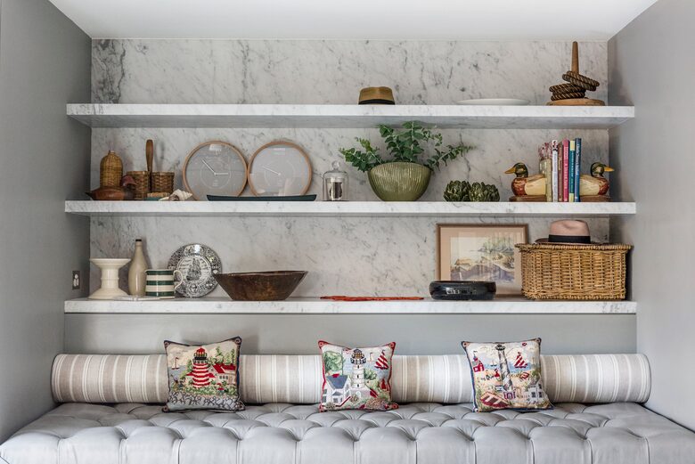 Kitchen sitting area