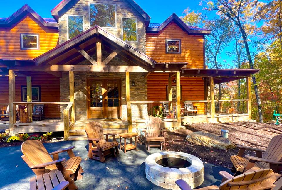 Lazy Bear Lodge - Walland, Tennessee