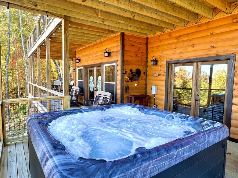 Lazy Bear Lodge - Walland, Tennessee