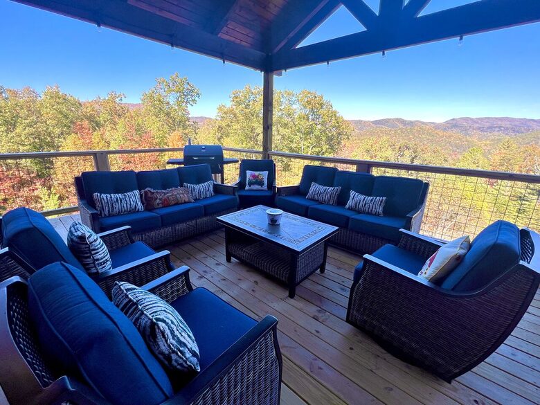 Lazy Bear Lodge - Walland, Tennessee