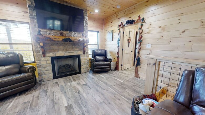 Lazy Bear Lodge - Walland, Tennessee