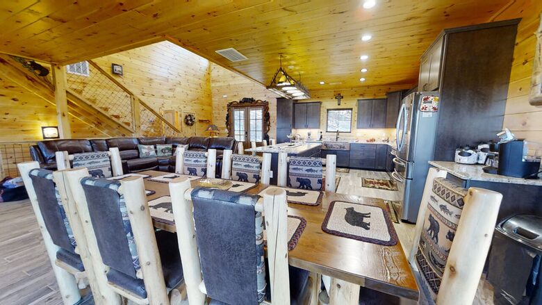 Lazy Bear Lodge - Walland, Tennessee