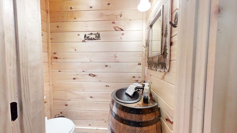 Lazy Bear Lodge - Walland, Tennessee