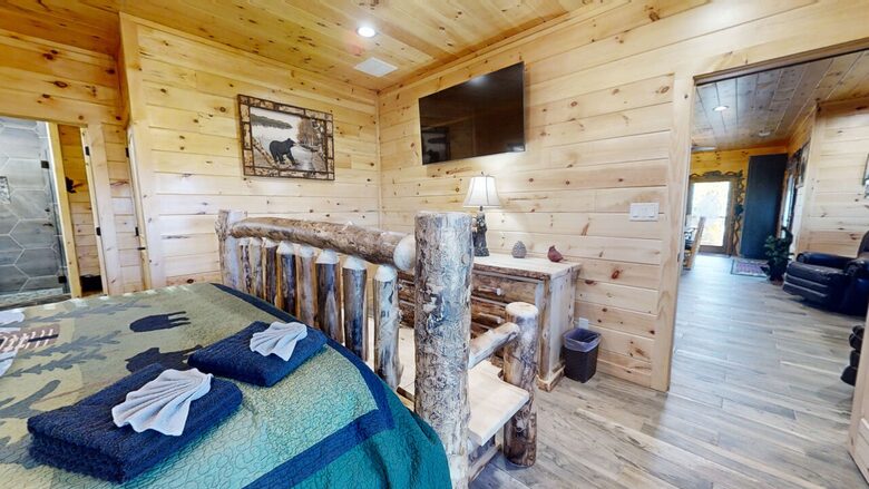 Lazy Bear Lodge - Walland, Tennessee