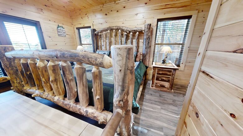 Lazy Bear Lodge - Walland, Tennessee