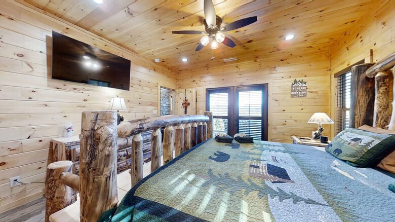Lazy Bear Lodge - Walland, Tennessee