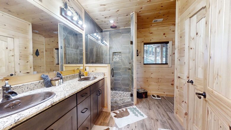 Lazy Bear Lodge - Walland, Tennessee