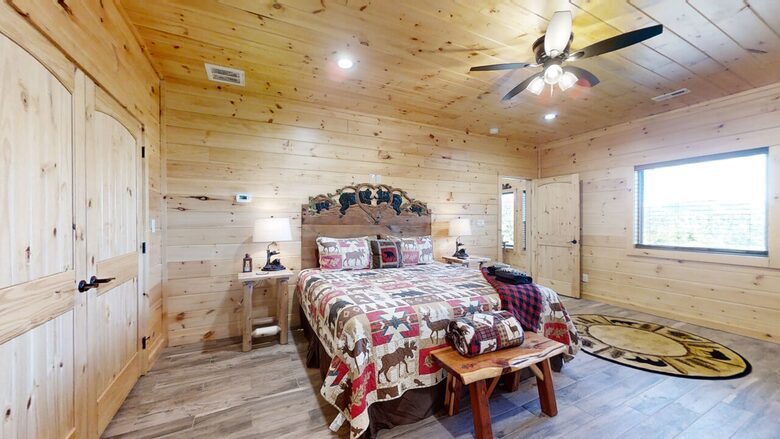 Lazy Bear Lodge - Walland, Tennessee