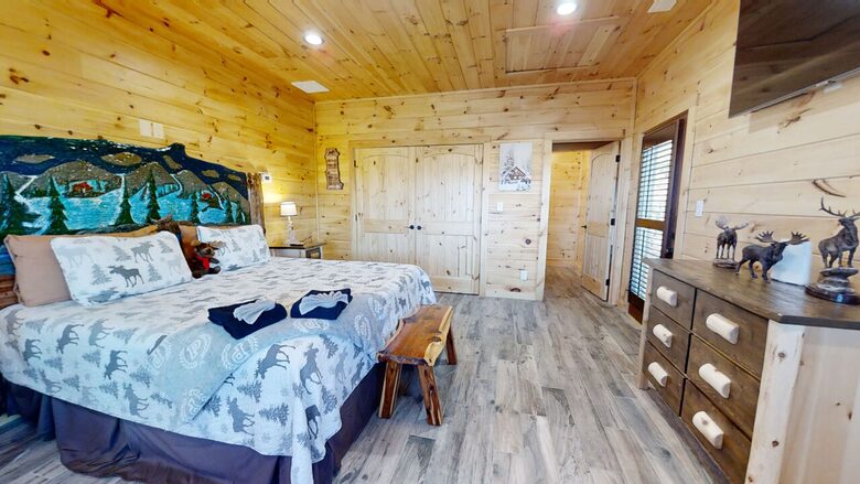 Lazy Bear Lodge - Walland, Tennessee